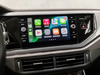 Volkswagen Polo Volkswagen Polo 1.0 TSI R-Line Sport (SCHUIFDAK, VIRTUAL COCKPIT, APPLE CARPLAY, GROOT NAVI, CLIMATE, SPORTSTOELEN, LED KOPLAMPEN, PARKEERSENSOREN, GETINT GLAS, NIEUWE APK, NIEUWSTAAT) - afbeelding nr 10