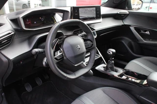 Peugeot 2008 Peugeot 2008 1.2 100PK ALLURE PACK | TREKHAAK | NAVIGATIE | APPLE CARPLAY/ANDROID AUTO | 3-D INSTRUMENTENPANEEL | ACHTERUITRIJ CAMERA | CRUISE CONTROL | LED KOPLAMPEN | CLIMATE CONTROL | 17