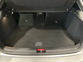 Mercedes-Benz A-Klasse Mercedes-Benz A-Klasse 250e AMG// Panoramadak // Memory // MultiBeam LED // Keyless // Magno Grijs // Augmented - afbeelding nr 35
