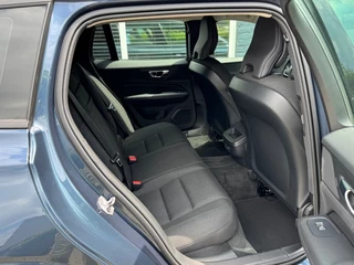 Volvo V60 Volvo V60 2.0 B3 Autom.Momentum Advantage + Camera + Stuurverw. + Lmv 10/2021! - afbeelding nr 11