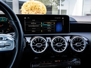 Mercedes-Benz A-Klasse Mercedes A-klasse A200 AMG|PANO|BURMESTER|CAMERA|18'|CARPLAY - afbeelding nr 26