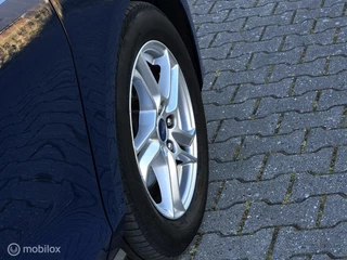 Ford Focus FORD FOCUS 1.0 ECOBOOST TREND EDITION/LED/CARPLAY/CRUISE/LANE ASSIST/16''LMV - afbeelding nr 11