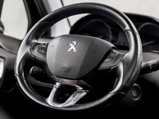 Peugeot 2008 Vol Automaat (PANORAMADAK, APPLE CARPLAY, NAVIGATIE, CAMERA, LEDER, STOELVERWARMING, SPORTSTOELEN, XENON, CLIMATE, CRUISE, NIEUWSTAAT) - afbeelding nr 21