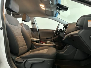 Hyundai IONIQ Hyundai IONIQ Comfort EV | Achteruitrijcamera | Cruise control | Rijstrooksensor | Soh (batterijcheck) 90,4 % - afbeelding nr 24