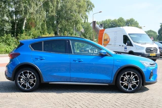 Ford Focus Ford Focus 1.0 EcoBoost Hybrid Active X 155pk Adaptieve Cruise | LED | Navigatie | Achteruitrijcamera | Climate control | 18 inch | Apple Carplay - afbeelding nr 2