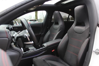 Mercedes-Benz A-Klasse Mercedes-Benz A-Klasse 180 Business Solution AMG / Panoramadak / Camera / Sfeerverlichting / Apple CarPlay / 18'' / DAB / Stoelverwarming / Cruise Control - afbeelding nr 4