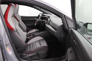 Volkswagen Golf Volkswagen Golf 2.0 TSI GTI Clubsport*PANO*LEER*NURNBURG*ACC*DCC* - afbeelding nr 23
