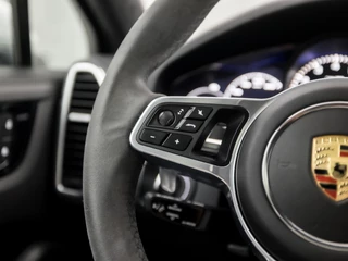 Porsche Cayenne 463Pk Automaat (SPORTCHRONO PAKKET, PANORAMADAK, ALCANTARA STUUR EN HEMEL, APPLE CARPLAY, LUCHTVERING, KUIPSTOELEN, SFEERVERLICHTING, 360 CAMERA, HEAD-UP DISPLAY, NIEUWSTAAT) - afbeelding nr 19