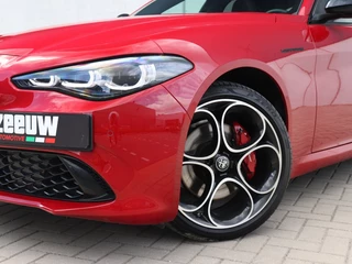 Alfa Romeo Giulia Alfa Romeo Giulia 2.0 Turbo 280 PK Competizione Q4 AWD | Pano | Harman | 19