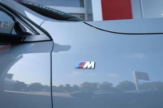 BMW 5 Serie BMW 5-serie 530e M-SPORT PRO 300PK (nieuw model) | PANORAMA DAK | M-SPORT PAKKET | M-SPORT AERODYNAMICA |  M-SPORT NAPPALEDEREN STUURWIEL MET SPORTBOOST FUNCTIE | BMW SHADOWLINE ADAPTIEVE LED KOPLAMPEN | ELEKTRISCH BEDIENBARE ACHTERKLEP |  BMW INDIVIDIUAL HIGH GLOSS EXTERIEUR RAAMLIJST AFWERKING | BMW LIVE COCKPIT PROFESSIONAL | ELEKTRISCH VERSTELBARE VOORSTOELEN MET VENTILATIE / VERWARMING EN GEHEUGEN OP DE BESTUURDERSSTOEL |  ACHTERBANKVERWARMING | 4-ZONE CLIMATE CONTROL | DONKER GETINTE ACHTERRUITEN | DONKERE HEMELBEKLEDING | DRIVE ASSISTANT | HARMAN KARDON Hi-Fi GELUIDSSYSTEEM| DRAARLOZE TELEFOONLADER | DRAADLOOOS APPLE CARPLAY / ANDROID AUTO | KLASSE 3 ALARM | COMFORT ACCESS | 20