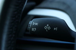 BMW 1 Serie BMW 1-serie M140i LCI / VOL! / RWD / Camera / H&K / Pano / 18