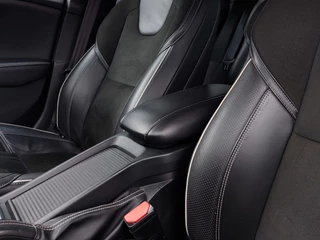Volvo V40 Volvo V40 2.0 D2 R-Design Business | Origineel NL | Navi | Bi-Xenon | Clima | Cruise | Leder+Alcantara | Stoelverwarming | Pdc | Licht+Regensensor | 16''lm | Voorruitverwarming - afbeelding nr 22