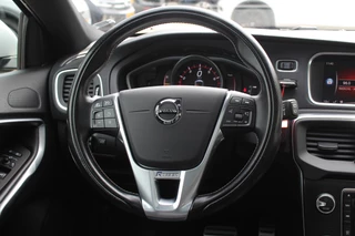 Volvo V40 Volvo V40 1.5 T2 Inscription R-Design / Panoramadak / Camera / Leder / Keyless / 17'' / Navigatie / Stoelverwarming / Cruise Control - afbeelding nr 18
