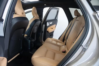 Volvo XC60 Volvo XC60 2.0 T8|455PK AWD|Org NL|1ste Eig|Ultimate Bright|Luchtv.|Bowers & Wilkins|Trekhaak|Head-Up|Pano|Crystal|Dealer Onderhouden - afbeelding nr 44