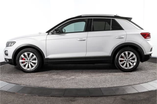 Volkswagen T-Roc Volkswagen T-Roc 2.0 TSI 190 PK 4Motion Sport - Automaat | Dig. Cockpit | Cruise Control | Stoelverw. | PDC | NAV + App. Connect | ECC | Afn. Trekhaak | LM 17