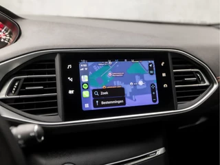 Peugeot 308 Automaat (PANORAMADAK, APPLE CARPLAY, LEDER, DENON AUDIO, SPORTSTOELEN, LED KOPLAMPEN, 360 CAMERA, ADAPTIVE CRUISE, GETINT GLAS, LANE ASSIST, DAB+, NIEUWE APK, NIEUWSTAAT) - afbeelding nr 24