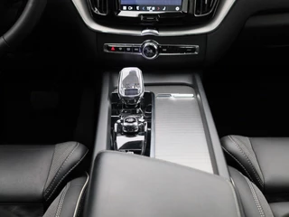 Volvo XC60 Volvo XC60 2.0 B4 D AWD R-Design | Parkeerverwarming | Schuif-/kanteldak | Trekhaak | Climate Pack | Memoryseats - afbeelding nr 9