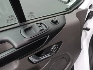 Ford Transit Custom Ford Transit Custom 2.0TDCI 130PK Lang | 2xSchuifdeur | Kastinrichting | Navigatie | Airco | 3-Persoons | Trekhaak - afbeelding nr 8
