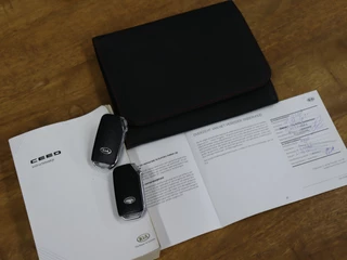 Kia Ceed Kia Ceed 1.0 T-GDi DynamicPlusLine [CARPLAY, CRUISE CONTROL, STOEL EN STUURVERWARMING, HALF LEDER, CAMERA, PDC ACHTER, CLIMATE CONTROL, NAVIGATIE, NIEUWSTAAT] - afbeelding nr 18