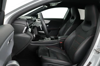 Mercedes-Benz A-Klasse Mercedes-Benz A-klasse 250e AMG Night | Stoelverwarming | Carplay |  Widescreen | Sfeerverlichting | Camera | Leder/Alcantara | Navigatie | Full LED - afbeelding nr 5