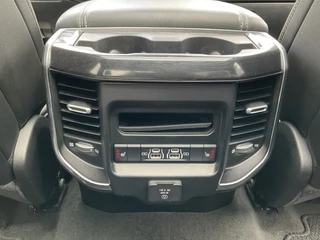 Dodge Ram 1500 Dodge Ram 1500 5.7 V8 4x4 Crew Cab Laramie Pano Full Navi SideSteps Trekhaak Luchtvering - afbeelding nr 18