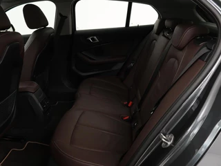BMW 1 Serie BMW 1-serie 118i Business Edition | Luxury Line |  Panoramadak | Leder | Stoel & stuurverwarming | Camera | Carplay | Full LED | Live Cockpit | Navigatie | HiFi System | Parkeerhulp | Climate control - afbeelding nr 6