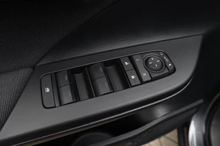 Toyota C-HR Toyota C-HR 1.8 Hybrid 140 Dynamic - afbeelding nr 19