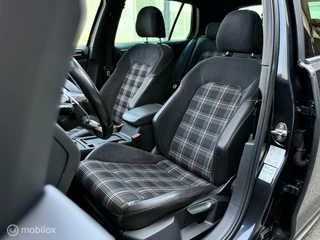 Volkswagen Golf Volkswagen Golf 2.0 TSI GTI Performance |Pano |Akra |CarPlay - afbeelding nr 17