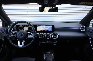 Mercedes-Benz A-Klasse Mercedes-Benz A-Klasse 250 e Luxury Sfeer verlichting / Widescreen / Camera / Carplay / - afbeelding nr 5