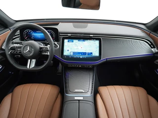 Mercedes-Benz E-Klasse Mercedes-Benz E-Klasse 300e AMG // Burmester 4D // Panoramadak // Headup // Distronic // Leder // Memory // 360 Camera // Stoelventilatie // Keyless - afbeelding nr 19