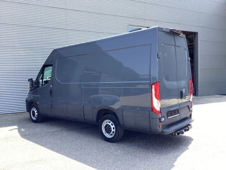 Iveco Daily Iveco Daily 35S18V 3.0 180 pk ZF Aut. L2H2 352 EXPORT ONLY 3.5t Trekverm./ Gev.stoel/ Climate/ Camera/ Cruise/ Trekhaak - afbeelding nr 2