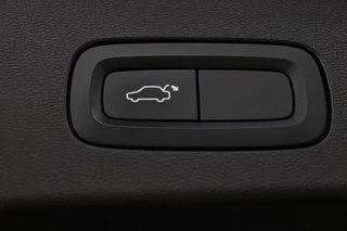Volvo V60 Volvo V60 2.0 T4 Momentum Pro | Trekhaak | Adaptive cruise |  Stoelverwarming | Carplay | BLIS | Navigatie | Full LED | DAB | Half leder | Climate control - afbeelding nr 30