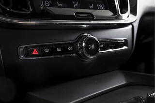 Volvo S60 Volvo S60 2.0 T5 250 PK Intro Edition - Automaat | Dig. Cockpit | Adapt. Cruise | Leder | Elek. bestuurderstoel met geheugen | Stoelverw. | PDC | Camera | NAV + App. Connect | ECC | DAB | Elek. Trekhaak | LM 19