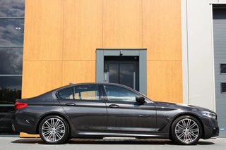 BMW 5 Serie BMW 5-serie 520i High Executive M-Sport | Schuifdak | H&K | Trekhaak - afbeelding nr 15
