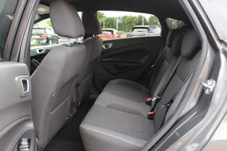 Ford Fiesta Ford Fiesta 1.0 EcoBoost ST Line / Navigatie / Parkeerhulp achter / 17'' / Xenon / DAB / Getint glas / Cruise Control - afbeelding nr 11