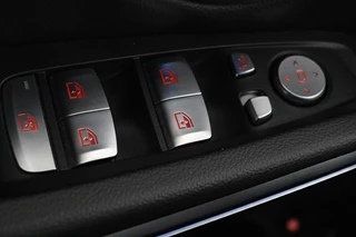 BMW 3 Serie BMW 3-serie 320e M Sport | Head-Up | Stoel & stuurverwarming |  Adaptive cruise | Sportstoelen | Adaptief LED | Sfeerverlichting | Camera | Carplay | Leder/Alcantara - afbeelding nr 31