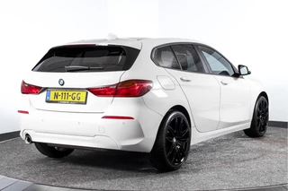 BMW 1 Serie | Cruise | PDC | NAV+ Apple Car Play | EEC | LM 19