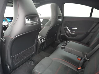 Mercedes-Benz CLA Mercedes-Benz CLA 250e AMG // Panoramadak // Memory // Sfeerverlichting // MultiBeam LED // Keyless // Night Pakket // Augmented Reality - afbeelding nr 14