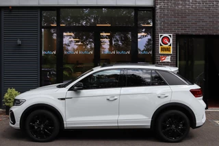 Volkswagen T-Roc Volkswagen T-Roc 1.5 TSI 110kW DSG-7 R-Line Black Style Panorama/IQ.Light/Virtual Cockpit Pro/App-Connect/18