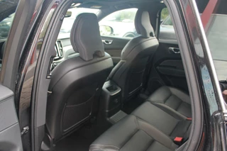 Volvo XC60 Volvo XC60 T6 Recharge AWD Ultimate Dark | Long Range | Panoramadak | Parkeercamera | Stoelverwarming | Pilot Assist | Glossy Black | Keyless - afbeelding nr 18
