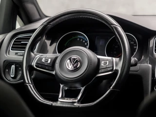 Volkswagen Golf 204Pk Automaat (SCHUIFDAK, APPLE CARPLAY, NAVIGATIE, CLIMATE, STOELVERWARMING, CAMERA, SPORTSTOELEN, GETINT GLAS, CRUISE, NIEUWE APK, NIEUWSTAAT) - afbeelding nr 20