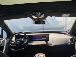 BMW iX BMW iX xDrive50 High Executive 112 kWh Laser B&W Pano.dak Trekhaak M-sport - afbeelding nr 24