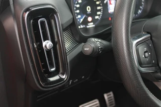 Volvo XC40 Volvo XC40 T5 Recharge R-Design | Panoramadak | Stoelverwarming | Parkeercamera | Keyless | Glossy Black - afbeelding nr 23