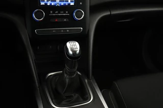 Renault Mégane Renault Mégane 1.3 TCe Limited | Carplay | Camera | Navigatie |  Sfeerverlichting | Keyless | Climate control | Cruise control | Parkeerhulp - afbeelding nr 9