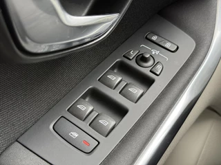 Volvo V40 Volvo V40 2.0 D2 Momentum Business 2e Eigenaar,Navi,Clima,Cruise,PDC,Stoelverwar,Dealer Onderhouden,120pk,6-bak,N.A.P,APK tot 02-2026 - afbeelding nr 19