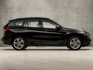 BMW X1 221Pk Automaat (PANORAMADAK, M PAKKET, GROOT NAVI, SFEERVERLICHTING, ADAPTIVE CRUISE, HEAD-UP DISPLAY, SPORTSTOELEN, LEDER, ELEK ACHTERKLEP, CAMERA, NIEUWSTAAT) - afbeelding nr 4