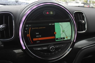 MINI Countryman MINI Countryman Mini 2.0 Cooper S E ALL4 Chili / Panoramadak / Camera / Head-up / 19'' / Leder / Navigatie / Stoelverwarming / DAB / Cruise Control / SoH 94% - afbeelding nr 24
