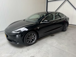 Tesla Model 3 - 348948671-0