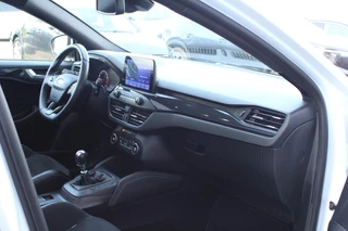 Ford Focus Ford Focus Wagon 2.3 EcoBoost ST-3 | Panoramadak |  Adaptive cruise control | Winter Pack | Camera | Trekhaak | Elektrische achterklep - afbeelding nr 15