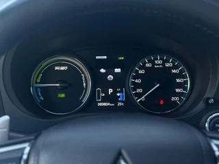 Mitsubishi Outlander Mitsubishi Outlander 2.0 PHEV 4x4 | Luxe | Rockford Audio | 360° Camera | Navi | Schuif-/kanteldak - afbeelding nr 16
